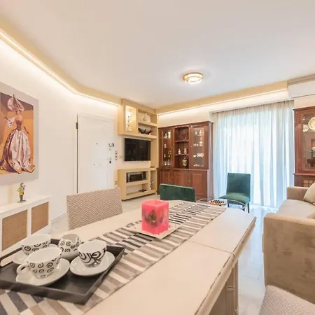 Apartment 3br Next To Panormou Metro!